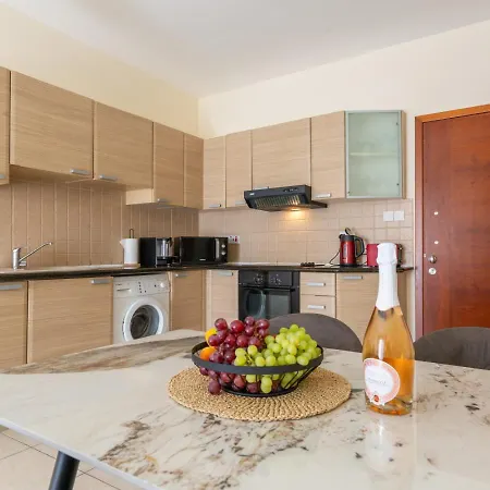 Juliana - Modern Comfort Near & Daire Pafos