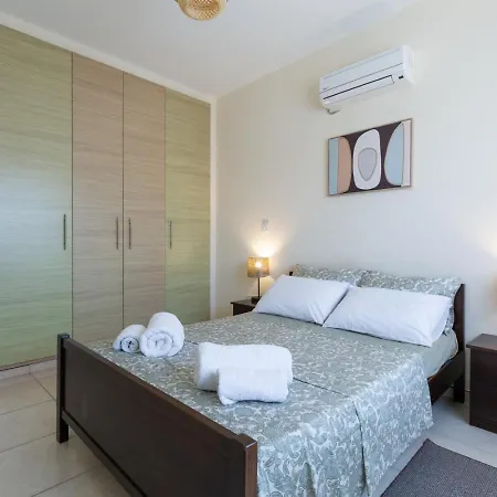 Juliana - Modern Comfort Near & *