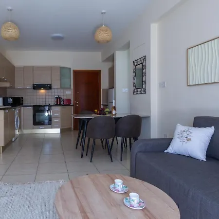 Juliana - Modern Comfort Near & Daire *