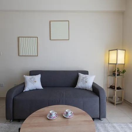 Juliana - Modern Comfort Near & Daire Pafos