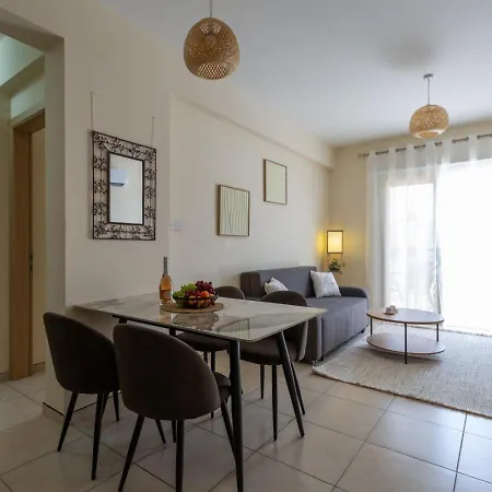 Juliana - Modern Comfort Near & *