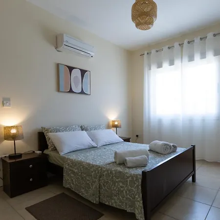 Juliana - Modern Comfort Near & Daire Pafos