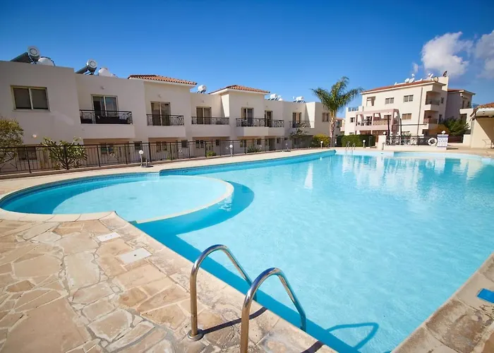 Juliana - Modern Comfort Near &