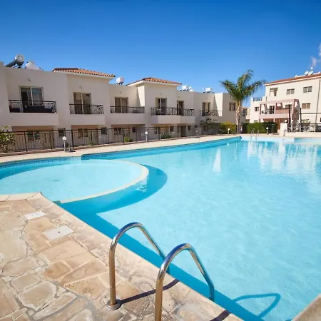 Juliana - Modern Comfort Near &